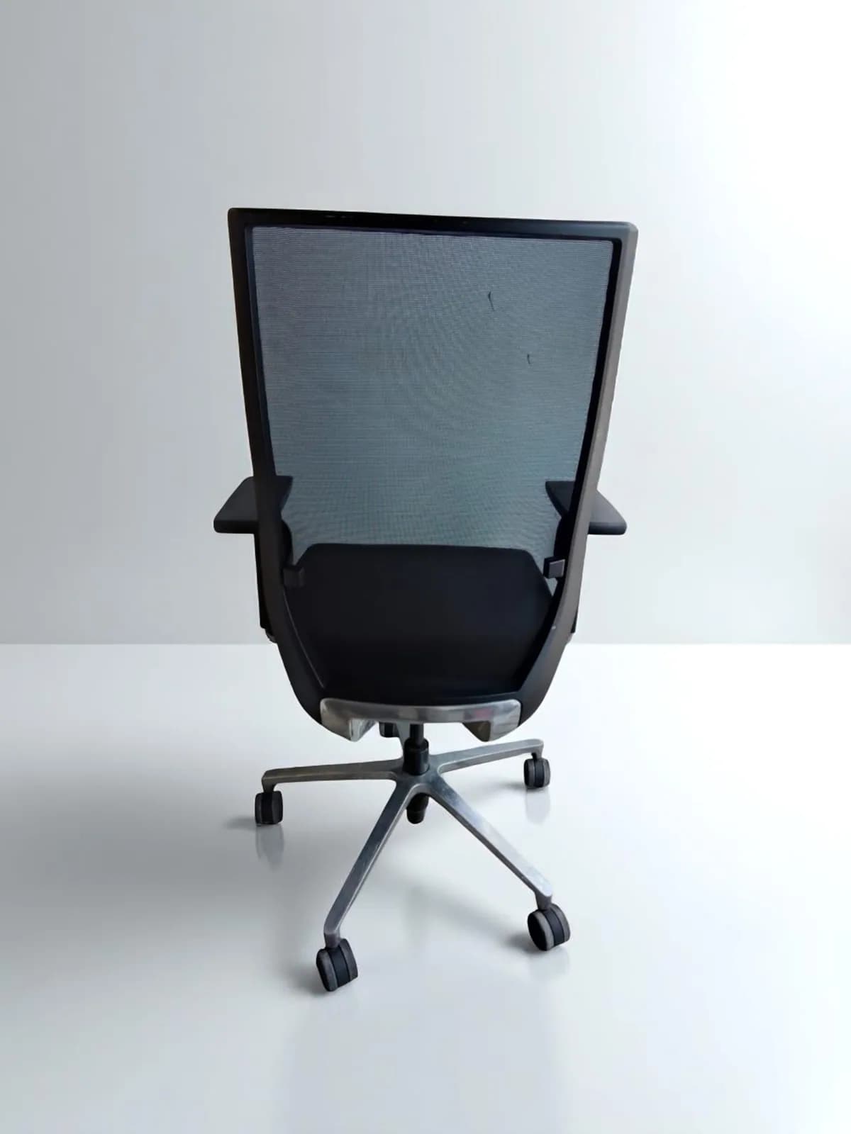 Chaise à roulettes Forma 5 4D mesh — vue 2