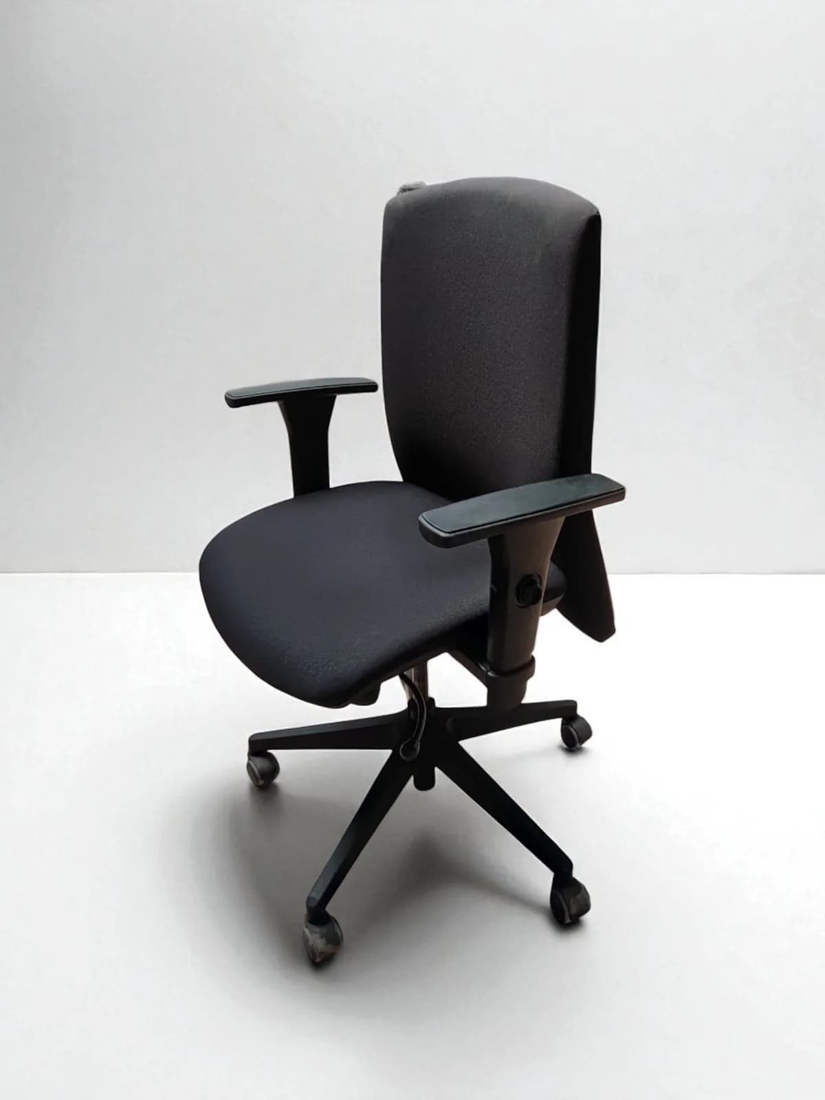 Chaise roulette Roneo ergonomique noir  promotion