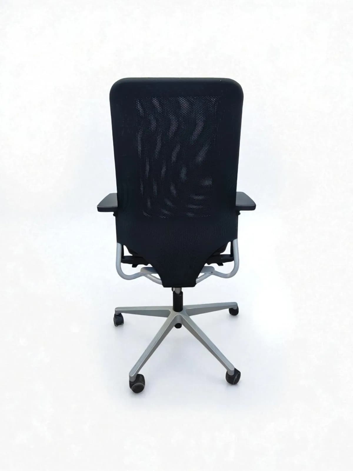 Chaise a roulette Sokoa accoudoir ajustable dossier mesh — vue 4