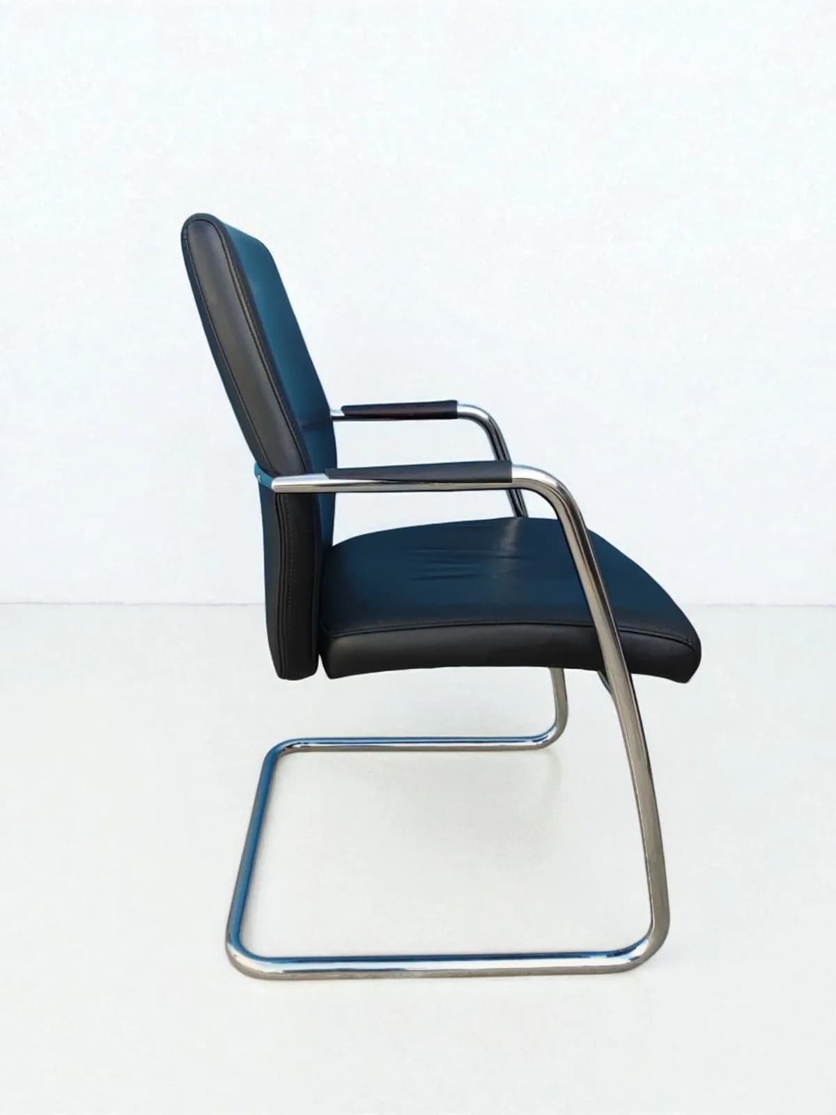 Chaise visiteur passe partout Sitland stricture chromé — vue 3