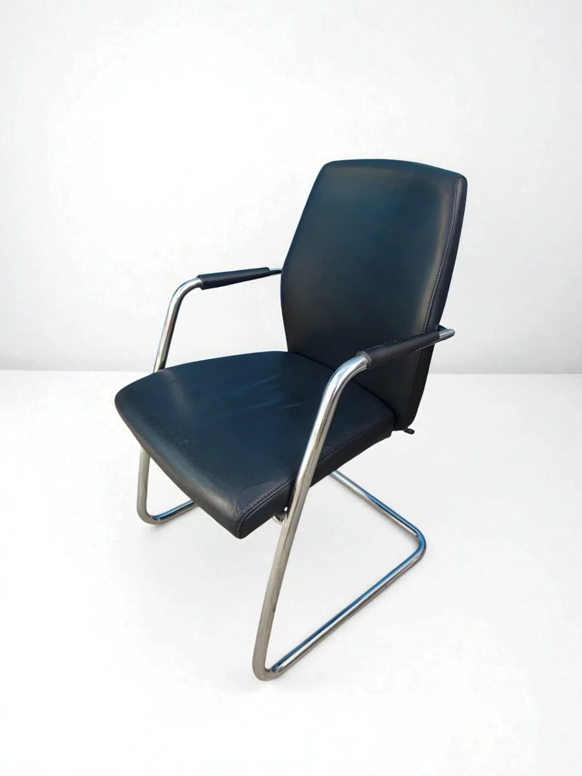 Chaise visiteur passe partout Sitland stricture chromé