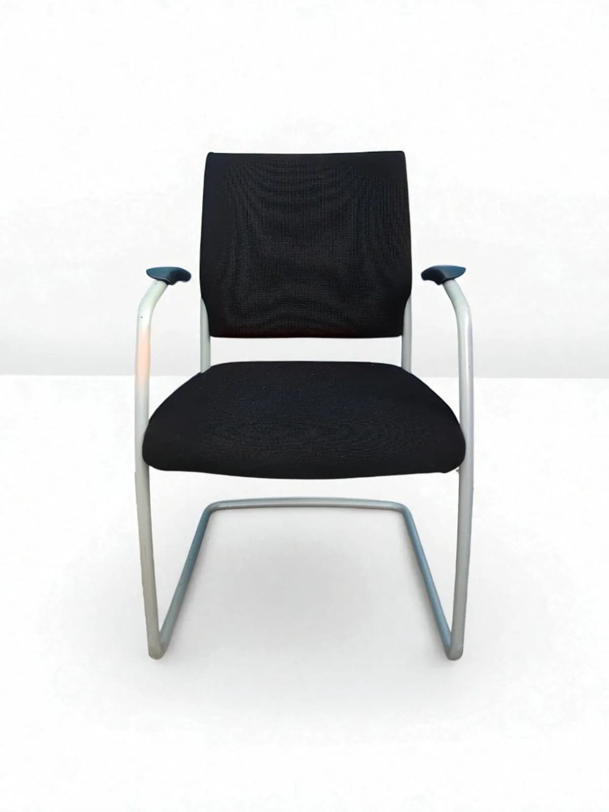 Chaise visiteur Röder tissu noir promo — vue 2