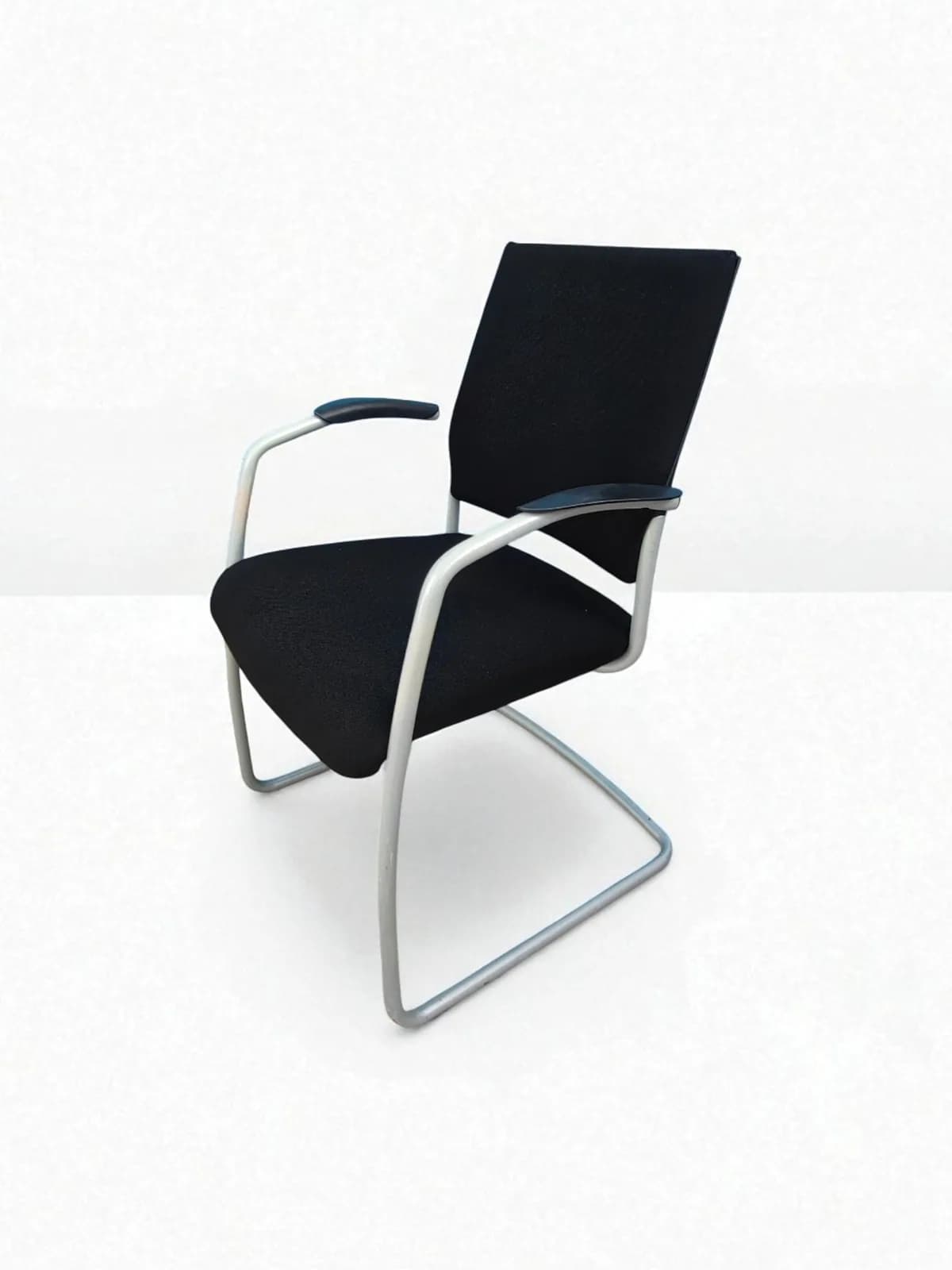 Chaise visiteur Röder tissu noir promo