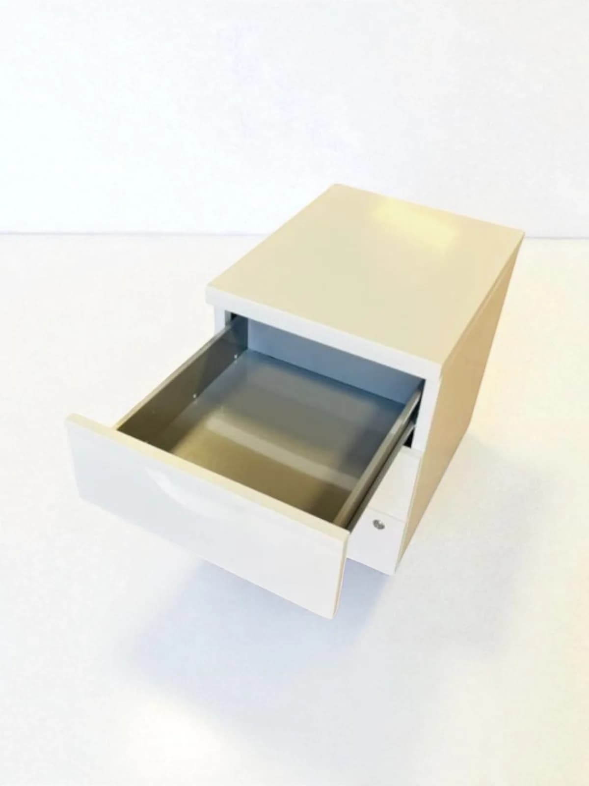 Caisson blanc à roulette 3 tiroirs métallique — vue 3