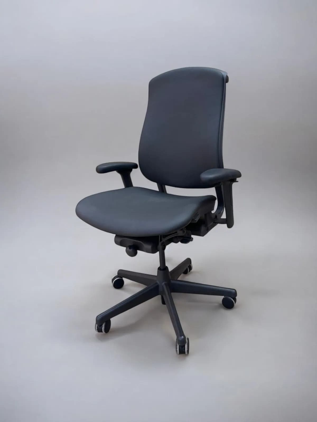 Fauteuil de direction Herman Miller Celle cuir noir — vue 3