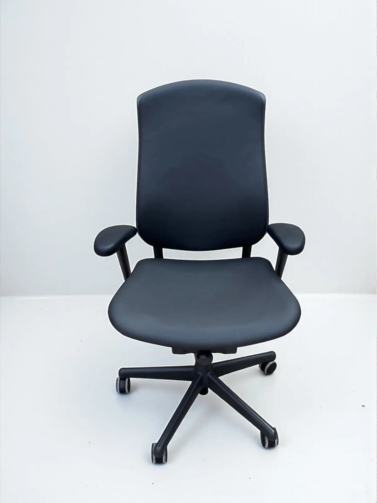 Fauteuil de direction Herman Miller Celle cuir noir — vue 2