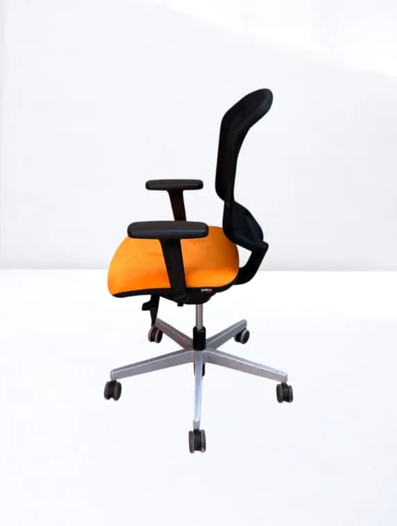 Siège ergonomique Giroflex 434 orange noir mesh — vue 3