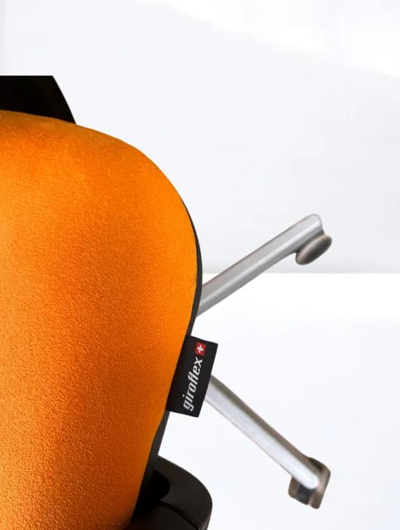 Siège ergonomique Giroflex 434 orange noir mesh — vue 4