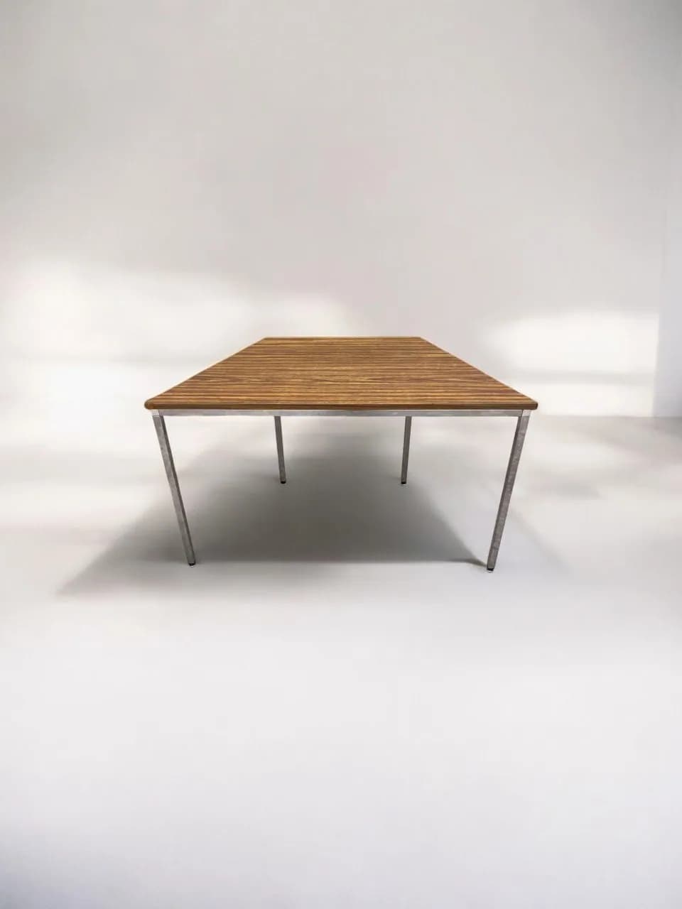 Lot de 6 tables trapézoïdales modulables couleur bois — vue 3
