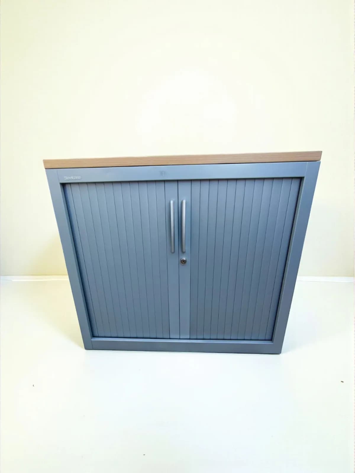 Armoire basse Steelcase gris finition top bois 80x74cm — vue 2