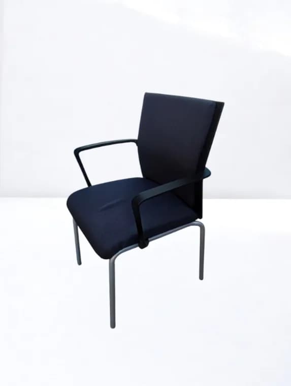 Chaise Steelcase noir avec accoudoir promo