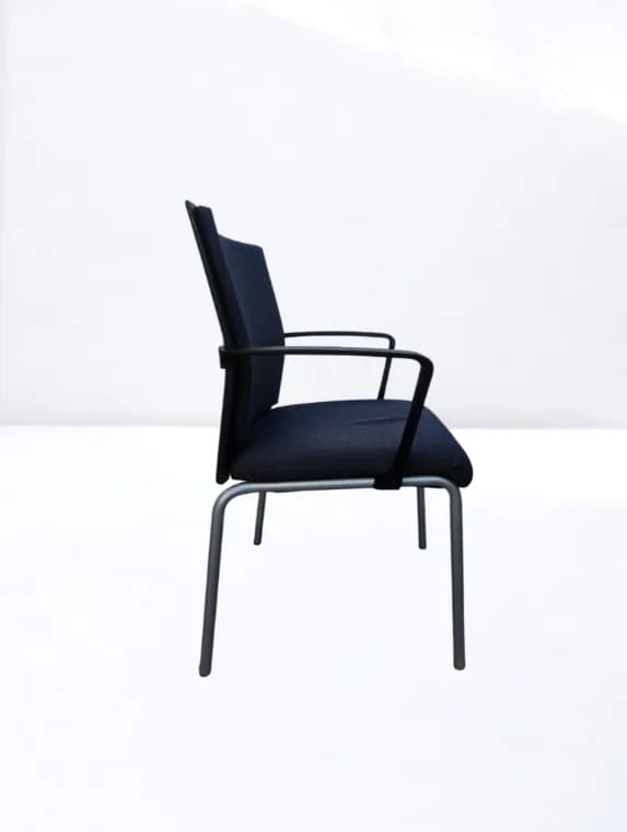 Chaise Steelcase noir avec accoudoir promo — vue 3