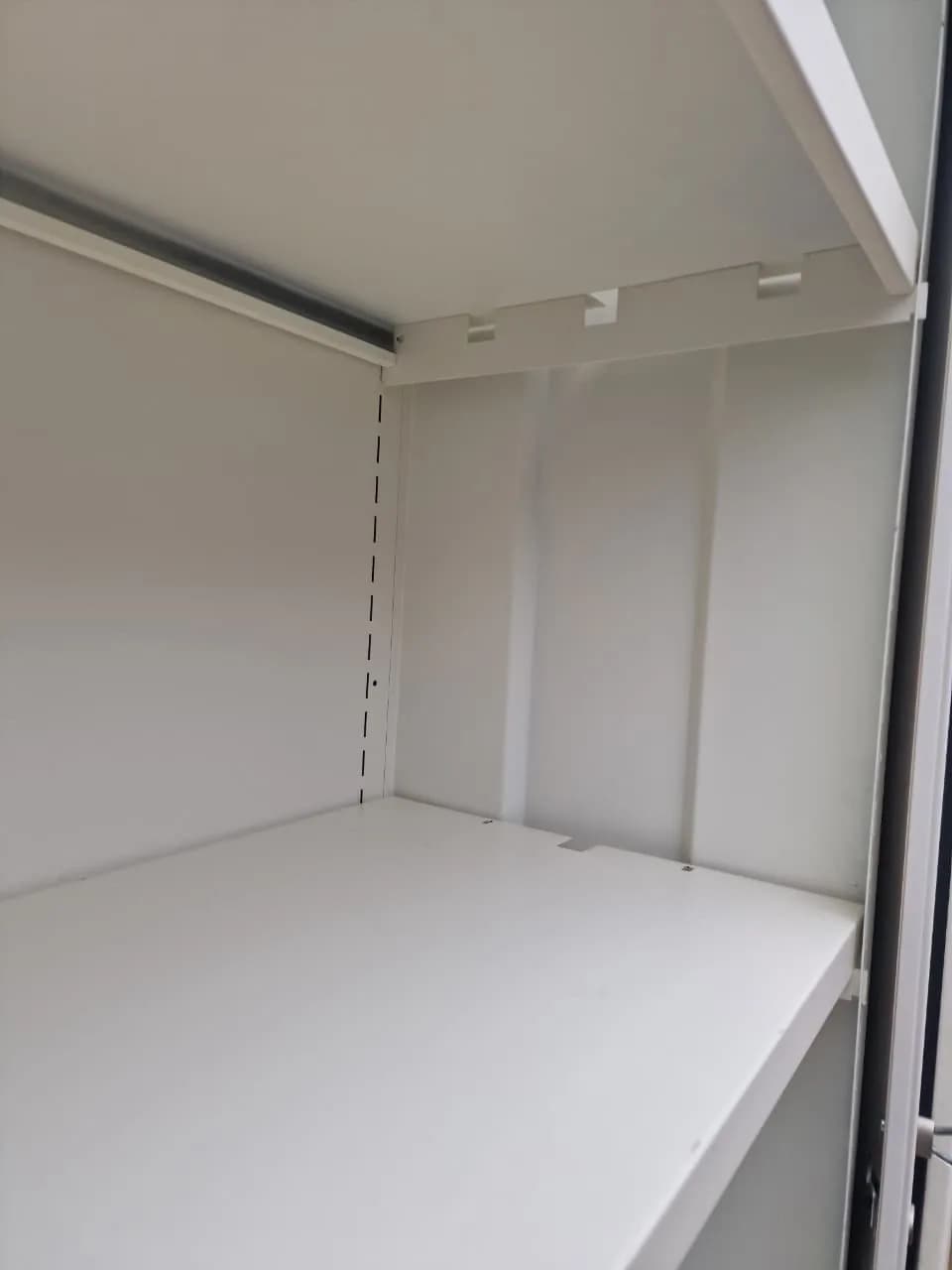 Armoire haute blanche métallique 100x200cm à rideau — vue 6