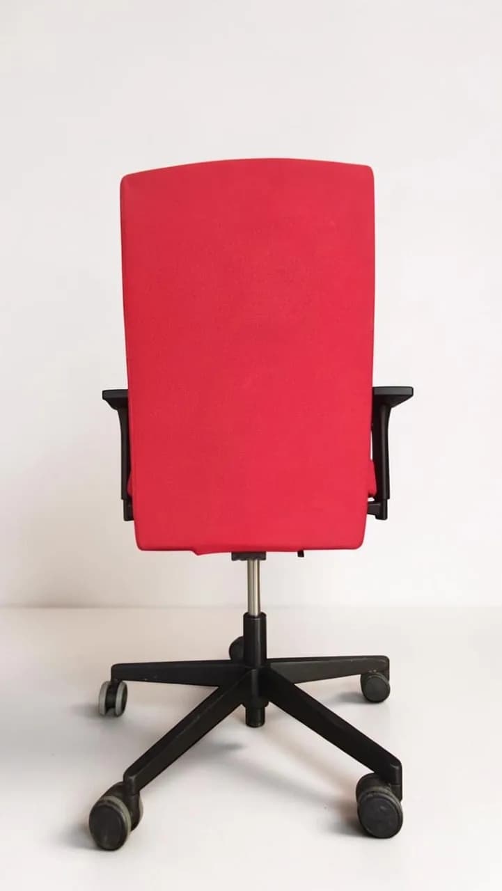 Chaise Sedus ergonomiques accoudoirs 4D rouge — vue 4