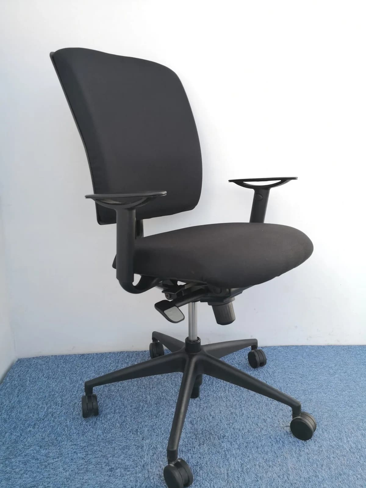 Chaise à roulette de bureau noir pro MAGENCIA Chaise à roulette de bureau noir pro MAGENCIA