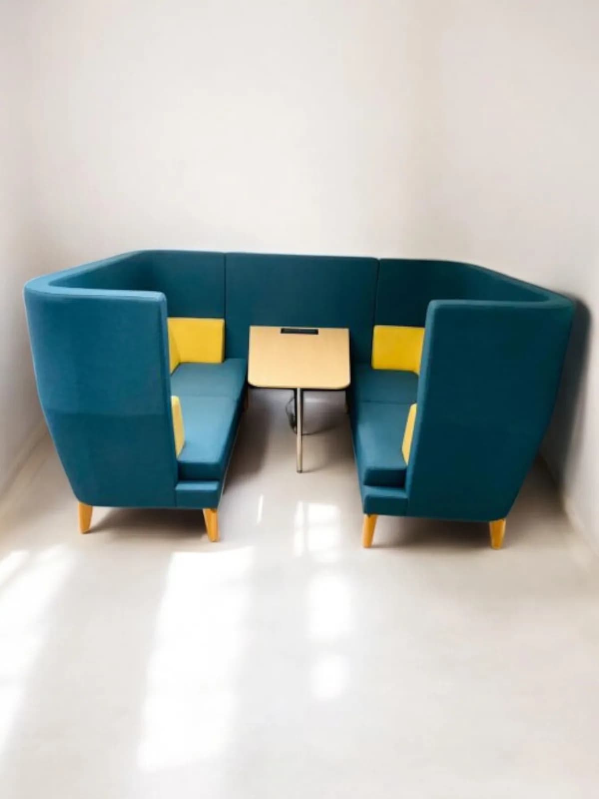 Canapé Lyndon Design Entente 4 Places - Espace de Collaboration Élégant et Fonctionnel Canapé Lyndon Design Entente 4 Places - Espace de Collaboration Élégant et Fonctionnel