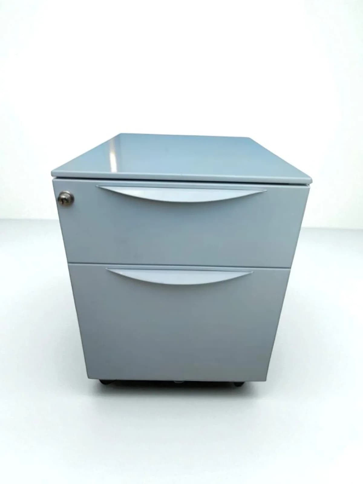 Caisson bas à roulette avec poignet gris promo fin stock Caisson bas à roulette avec poignet gris promo fin stock
