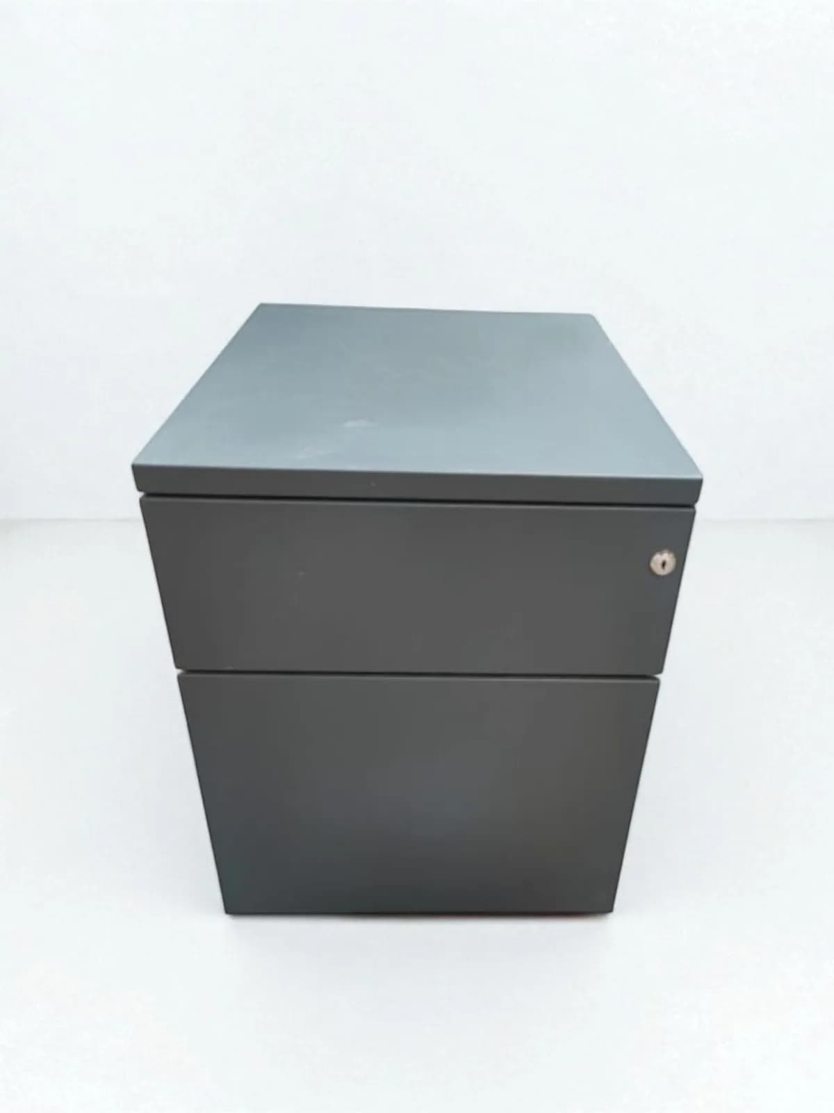 Caisson bas à roulette gris anthracite 2 tiroirs Caisson bas à roulette gris anthracite 2 tiroirs