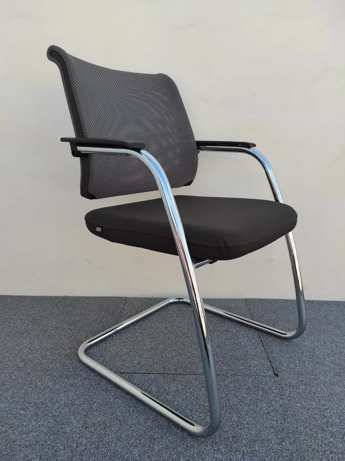 Chaise visiteur inox Sedus dossier résille NW Chaise visiteur inox Sedus dossier résille NW