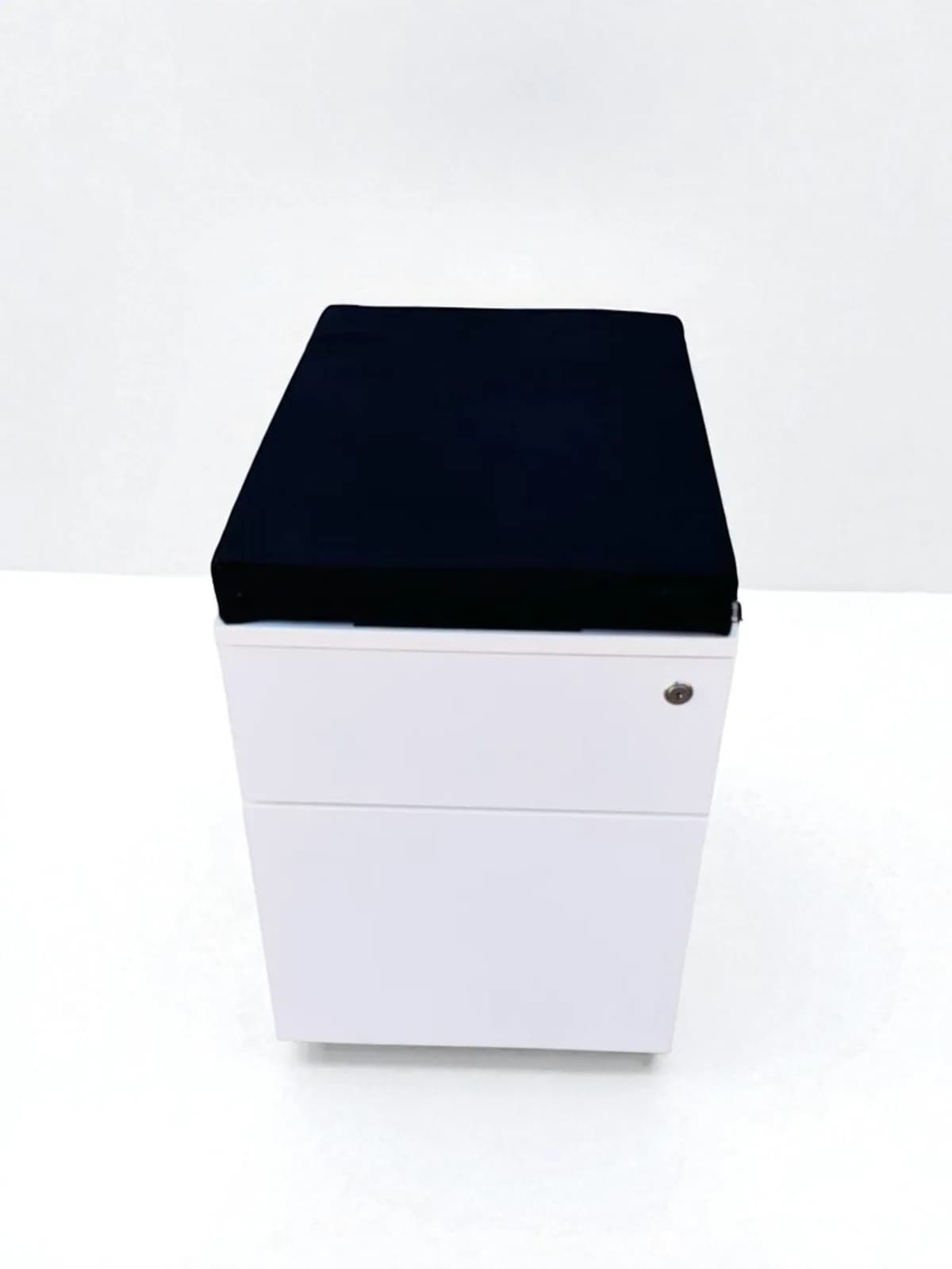 Caisson à roulette Magencia blanc avec top tissus noir Caisson à roulette Magencia blanc avec top tissus noir