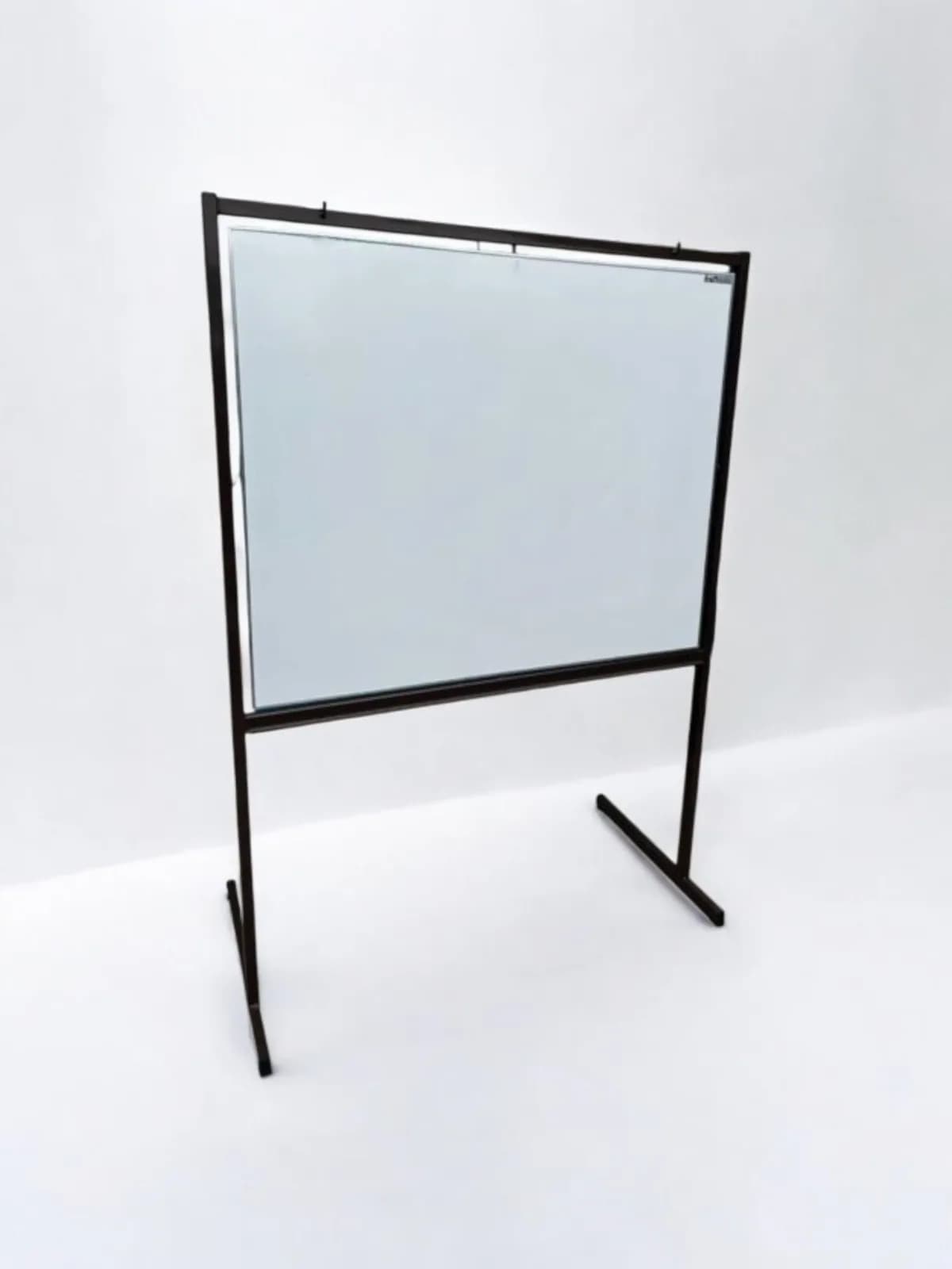 Tableau blanc Émaillé 800°C sur pied réversible AUBECQ 120x100cm Tableau blanc Émaillé 800°C sur pied réversible AUBECQ 120x100cm