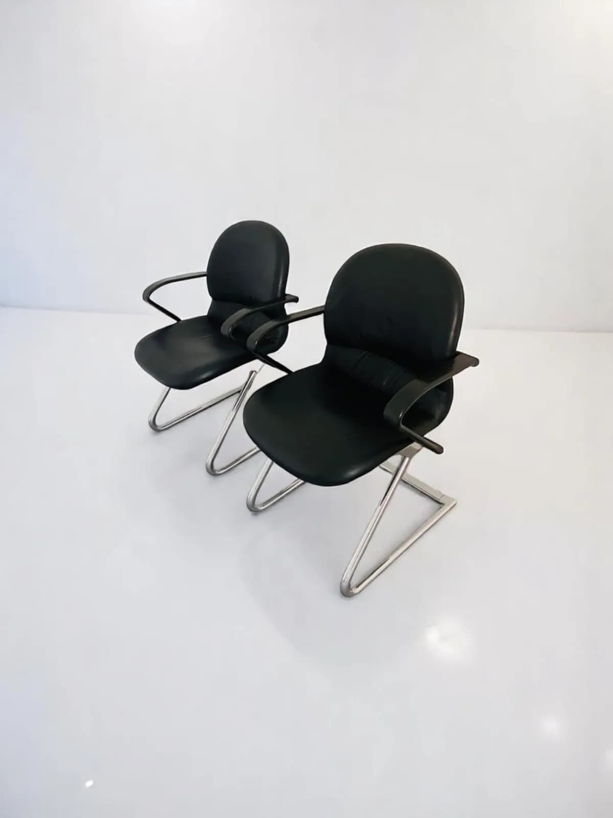 Ensemble chaise visiteur cuir König + Neurath Ensemble chaise visiteur cuir König + Neurath