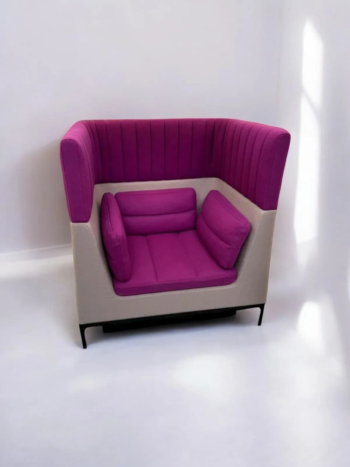 Canapé Banquette de bureau acoustique HAVEN Design 1 place Grise / Violette. Canapé Banquette de bureau acoustique HAVEN Design 1 place Grise / Violette.