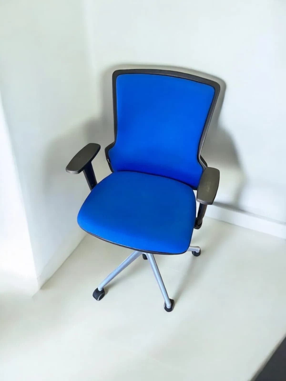 Chaise à roulette Eurosit E5 ergonomique bleu Chaise à roulette Eurosit E5 ergonomique bleu
