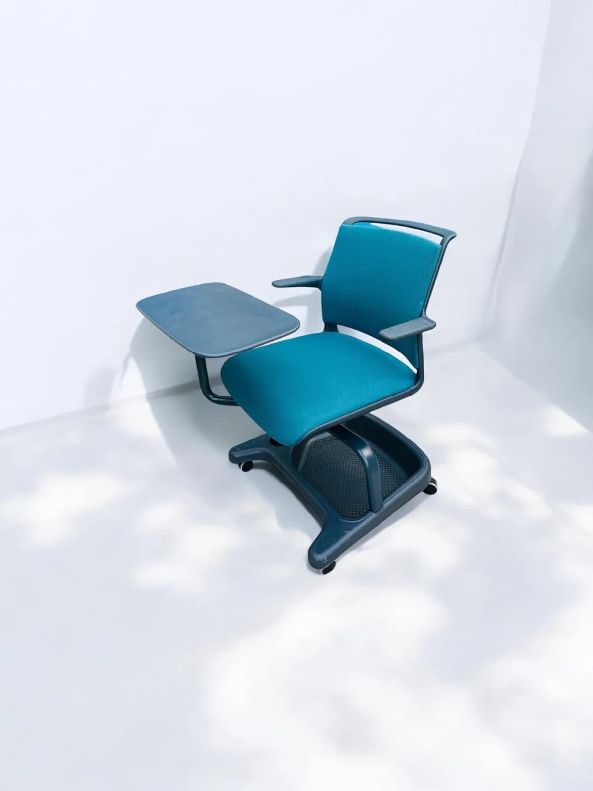 Chaise avec tablette Ad-Lib Scholar Sandalye salle formation bleu foncé Chaise avec tablette Ad-Lib Scholar Sandalye salle formation bleu foncé