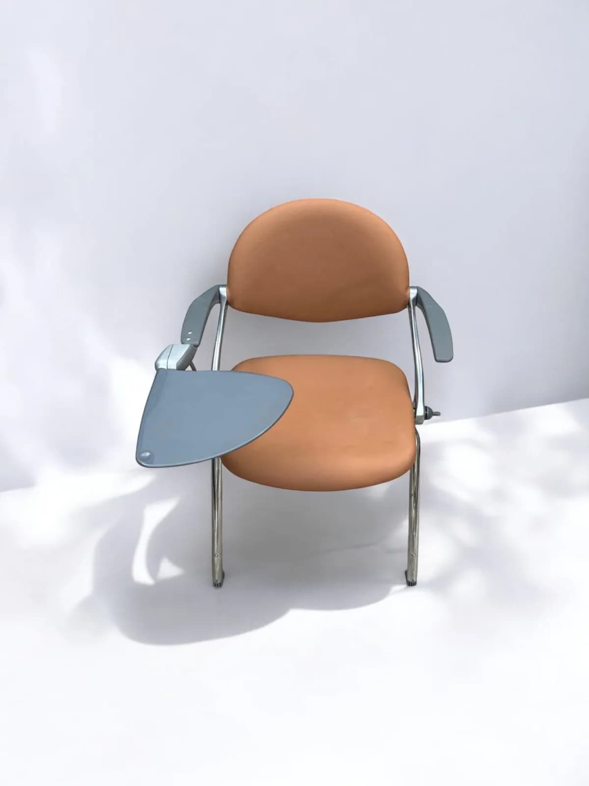 Chaise avec tablette école conférence italy simili cuir marron Chaise avec tablette école conférence italy simili cuir marron