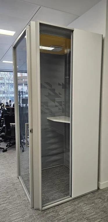 Cabine acoustique phonique 1 personne – Open Space – Éclairage + prises intégrées – H235 × L110 × P110 Cabine acoustique phonique 1 personne – Open Space – Éclairage + prises intégrées – H235 × L110 × P110