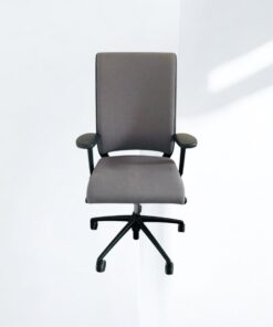 Chaise-a-roulette-Intersthul-Hero-gris