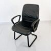 Fauteuil cuir noir accueil luge Strafor