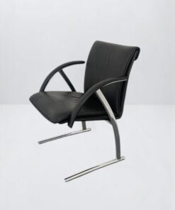 Fauteuil visiteur en cuir noir pour bureau de direction