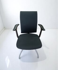 Chaise visiteur avec accoudoirs design HAG noir